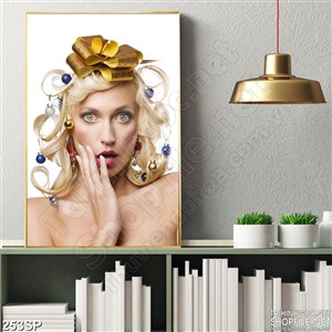 Tranh cô gái đội nơ vàng jpg