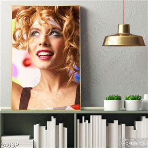 Tranh in tường cô gái quyến rũ