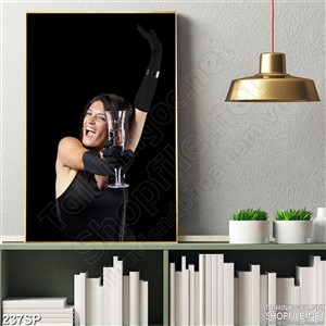 Tranh in wall cô gái nhiệt tình