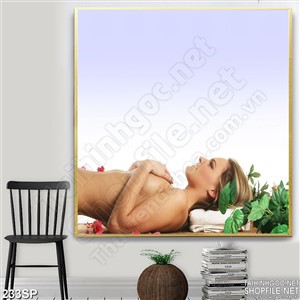 Tranh đẹp in uv cơ thể cô gái spa