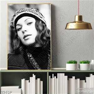 Tranh in wall cô gái hờ hững