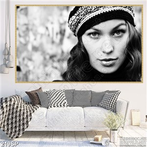 Tranh đen trắng in canvas cô gái mùa đông