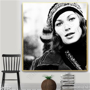 Tranh nghệ thuật đen trắng cô gái châu âu