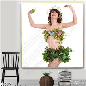 Tranh in uv cô gái hoa lá