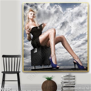 Tranh nghệ thuật cô gái model