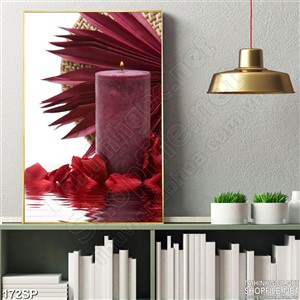 Tranh khổ dọc in cánh hoa đỏ