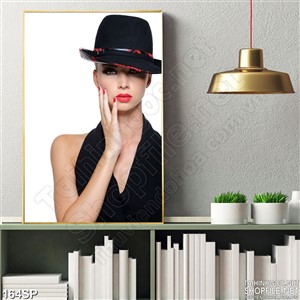 Tranh khổ dọc cô gái đẹp in uv