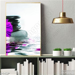 Tranh in hoa tím đá spa