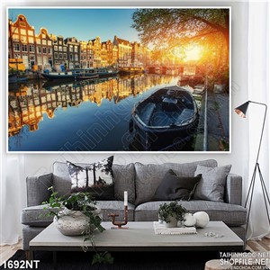 Tranh con thuyền trên sông