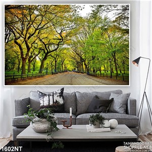 Tranh sofa bên cửa sổ