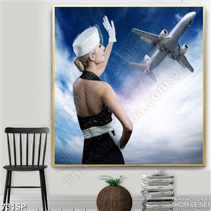 Tranh khổ dọc cô tiếp viên gợi cảm