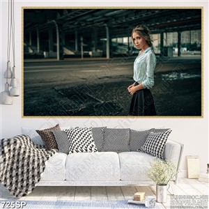 Tranh cô gái áo xanh huyền bí