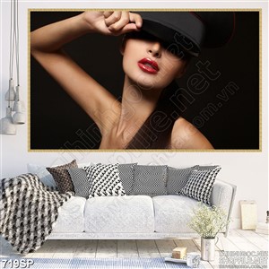 Tranh in uv cô gái gợi cảm