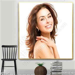Tranh salon cô gái quyến rũ mái tóc suôn mượt
