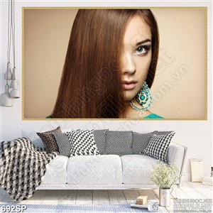 Tranh in uv salon tóc cô gái đẹp