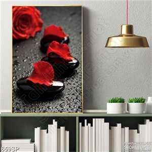 Tranh khổ dọc cánh hoa hồng đỏ