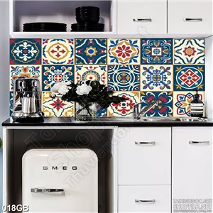 Tranh gạch ô vuông in hoa văn