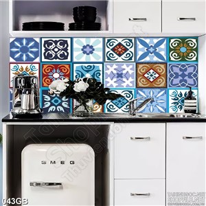 Tranh gạch ô vuông in họa tiết