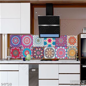 Tranh gạch ô vuông in kính chất lượng