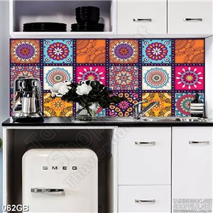 Tranh gạch in hoa tiết đa dạng