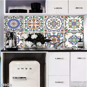 Tranh gạch in bếp đa dạng màu sắc