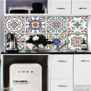 Tranh gạch ô vuông in hoa văn đa dạng