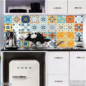 Tranh gạch ốp tường in hoa văn phong phú