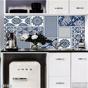 Tranh gạch in họa tiết sọc ngang xen kẻ