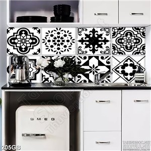 Tranh gạch in họa tiết đen trắng