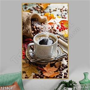 Tranh những hạt cà phê rơi vải trên những chiếc lá úa vàng