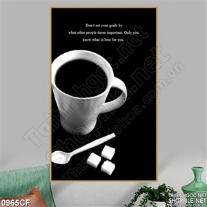 Tranh ly cà phê đen màu trắng trên bức tường tối