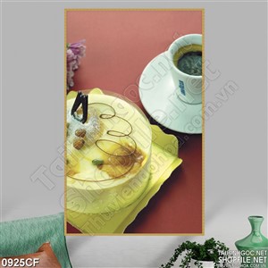 Tranh tách cà phê đen bên hoa treo tường