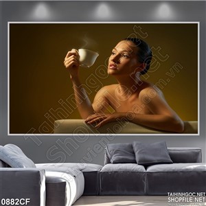 Tranh mỹ nữ với đôi vai trần đang  thưởng thức ly cà phê Tranh mỹ nữ với đôi vai trần đang  thưởng thức ly cà phê