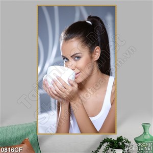 Tranh cô gai cột tóc đuôi gà bên tách cà phê