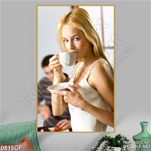 Tranh ánh mắt thu hút của cô gái bên tách cà phê