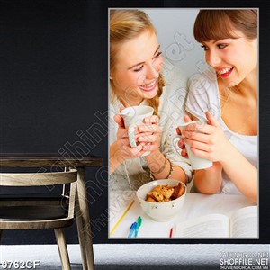 Tranh niềm vui khi thưởng thức cà phê của hai cô gái Tranh niềm vui khi thưởng thức cà phê của hai cô gái