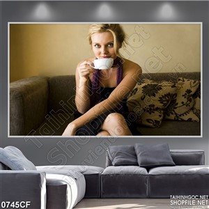 Tranh người đẹp thưởng thức tách cà phê