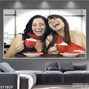 Tranh hai cô gái đang thưởng thức cà phê