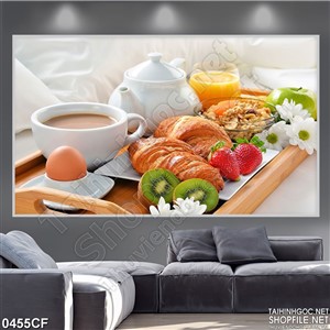 Tranh khay đồ ăn sáng bên tách cà phê treo tường