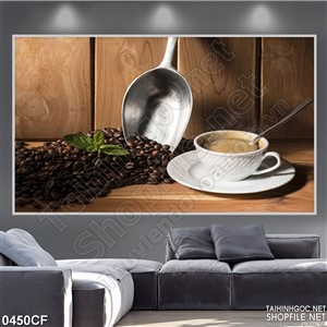 Tranh tách cppuccino nóng bên những hạt cà phê