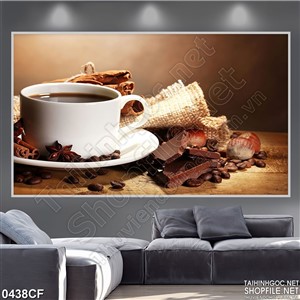 Tranh tách cà phê bên những thanh socola trên bàn