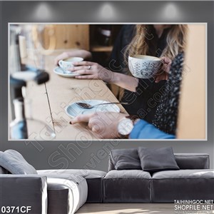 Tranh cuộc trò chuyện bên ly cà phê
