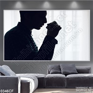 Tranh bóng người đàn ông thưởng thức cà phê trên tường