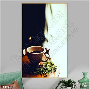 Tranh tách cà phê bên ánh sáng trong đêm