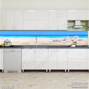 Tranh những con ốc trên bãi cát trắng treo bếp