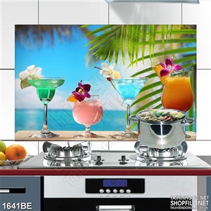 Tranh những ly nước giải khát trên bờ biển in bếp