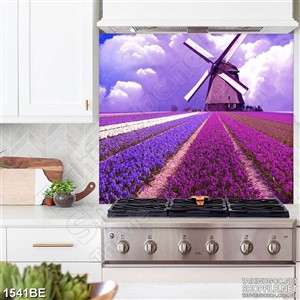 Tranh ngôi nhà trên cánh đồng hoa tím treo bếp