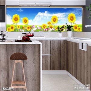 Tranh bầu trời xanh trên cánh đồng hoa treo bếp