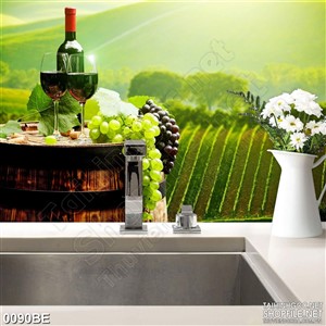 Tranh ly rượu trên cánh đồng nho treo bếp