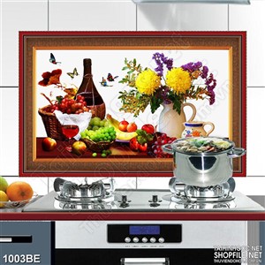 Tranh psd bếp bàn ăn đầy hoa và rượu